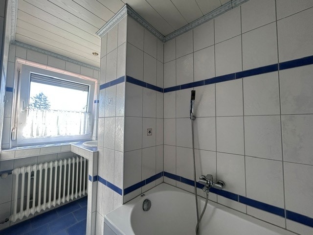 Bad 2 Zweifamilienhaus Neuhausen