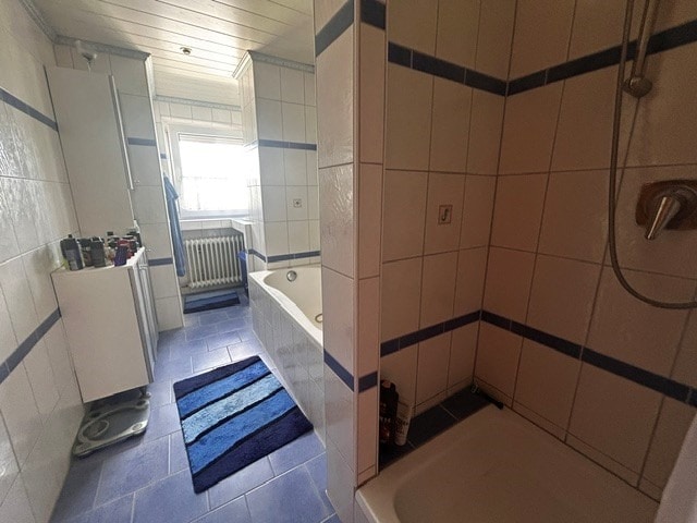 Bad OG Zweifamilienhaus Neuhausen