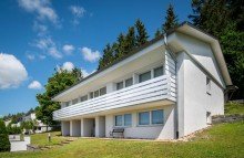 S�dostansicht Thronen und Wohnen �ber den D�chern von Tuttlingen