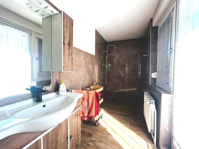 Bad EG Zweifamilienhaus Neuhausen