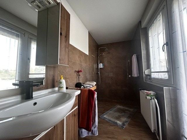Bad EG Zweifamilienhaus Neuhausen
