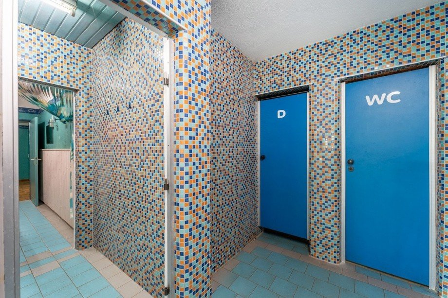Umkleidebereich Hallenbad Hotels Br�unlingen
