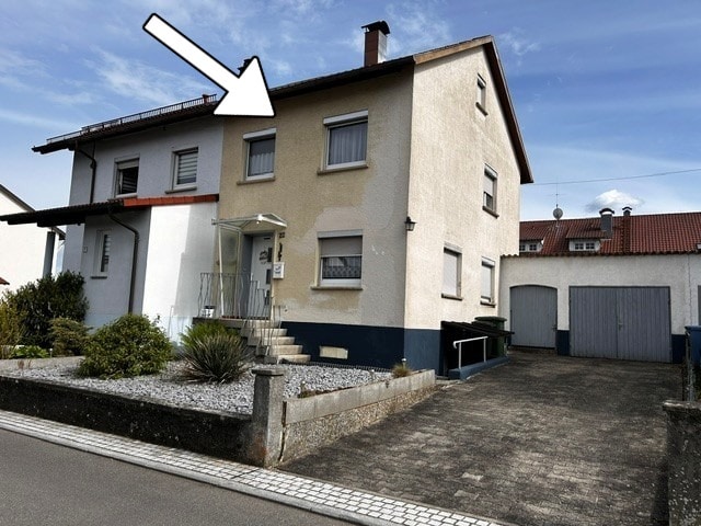 Stra�enansicht Doppelhaush�lfte Me�kirch