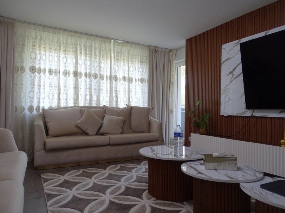 Wohnzimmer mit Zugang zum Balkon Etagenwohnung Villingen-Schwenningen