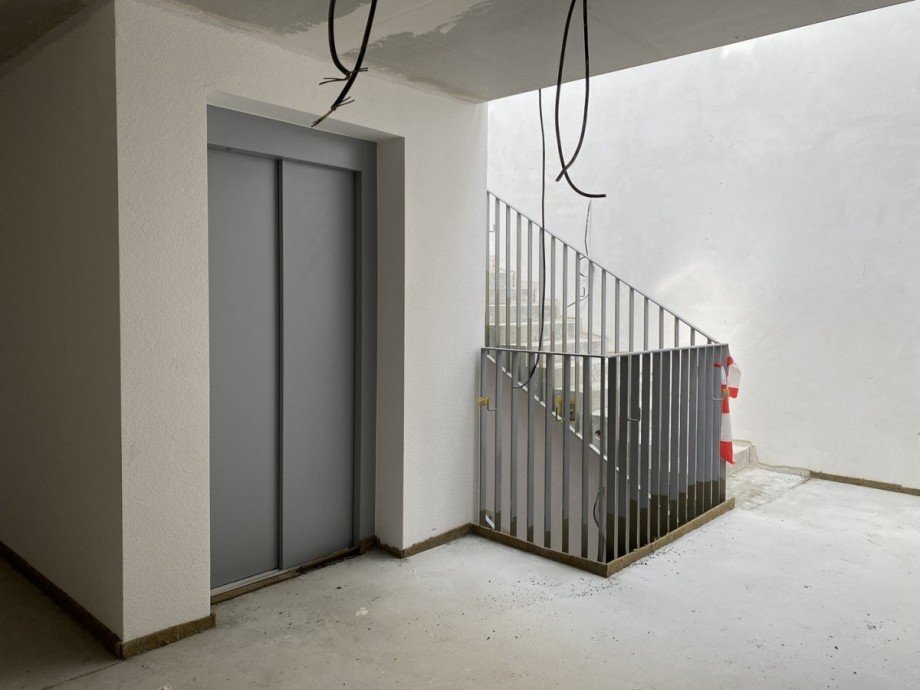 Treppenhaus mit Aufzug Etagenwohnung Aldingen