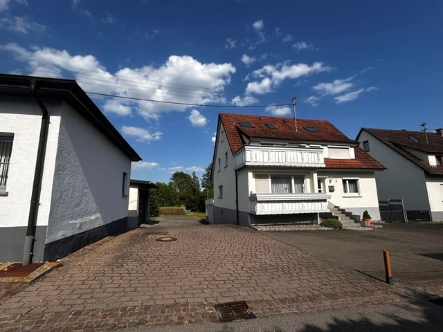 Stra�eansicht Zweifamilienhaus Neuhausen