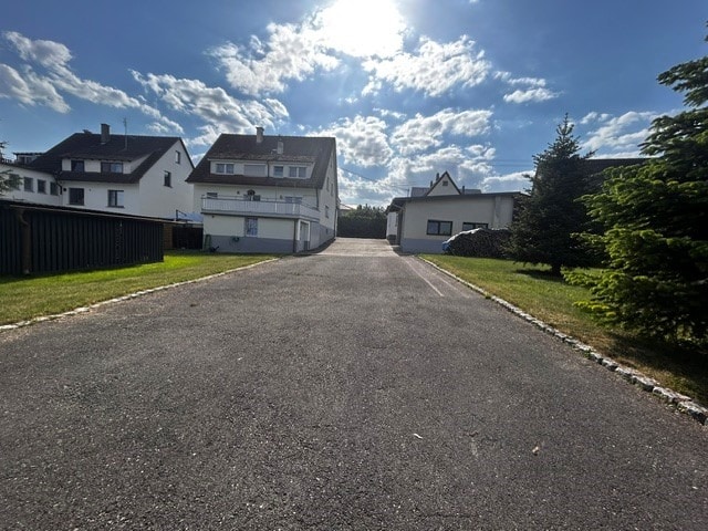 Gro�es Grundst�ck Zweifamilienhaus Neuhausen