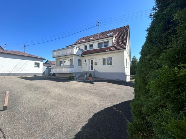 Vorderansicht Zweifamilienhaus Neuhausen