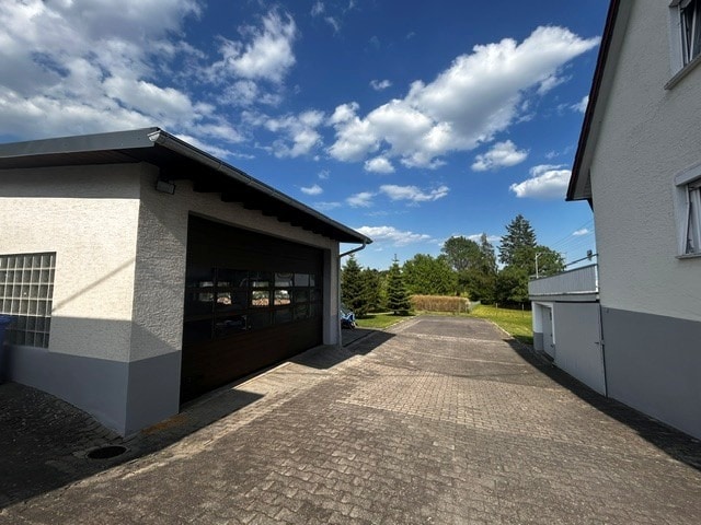 Garage f�r Wohnmobil Zweifamilienhaus Neuhausen