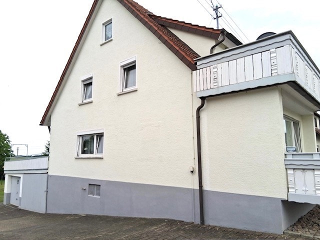 Seitenansicht Zweifamilienhaus Neuhausen