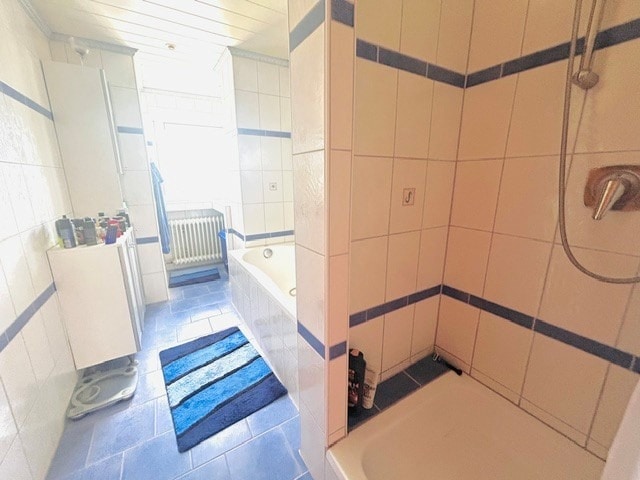 Bad OG Zweifamilienhaus Neuhausen