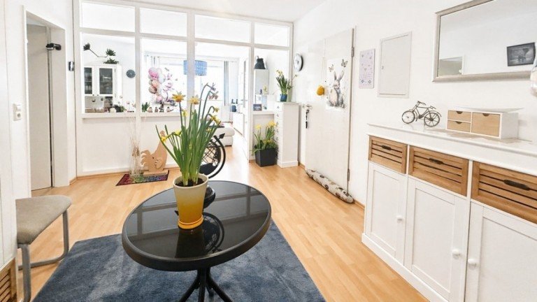 Diele Pfullendorf Erdgeschosswohnung 3,5 Zimmer Wohnung - 2 Balkone - Pfullendorf