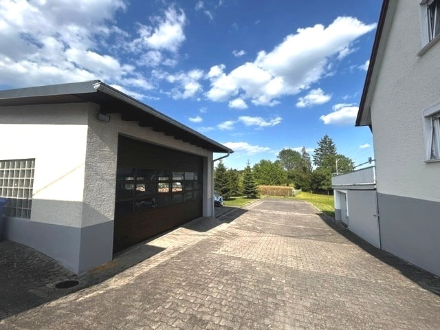Garage f�r Wohnmobil Zweifamilienhaus Neuhausen
