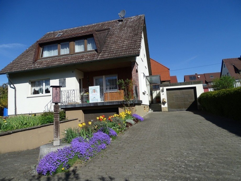 Einfahrt Einfamilienhaus Tuningen