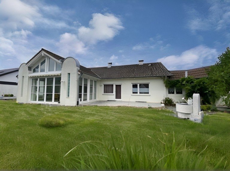 Hauptbild: Freistehendes Einfamilienhaus mit Doppelgarage in 78549 Spaichingen