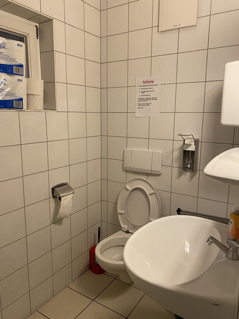 WC UG Mehrfamilienhaus Rietheim-Weilheim