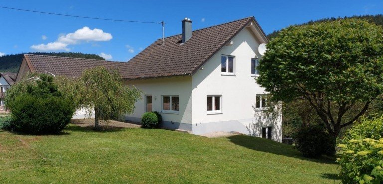 Frontseite Lauterbach Einfamilienhaus Neuwertiges Einfamilienhaus in einzigartiger Naturlage - sofort frei!