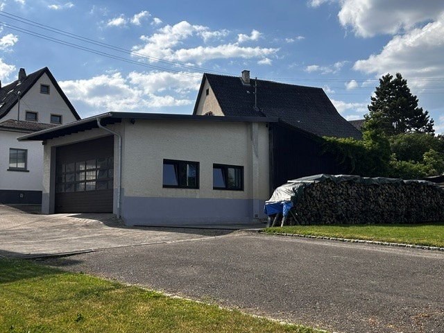 Gro�e Garage Zweifamilienhaus Neuhausen