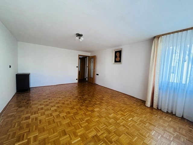 Zimmer mit Balkon Zweifamilienhaus Neuhausen