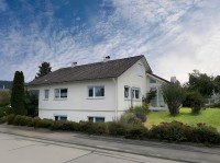 Bild (d3078ca5c42d7c8b1df3891d622eaadd): Freistehendes Einfamilienhaus mit Doppelgarage in 78549 Spaichingen