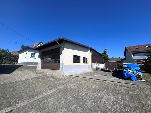 XXL Garage Zweifamilienhaus Neuhausen