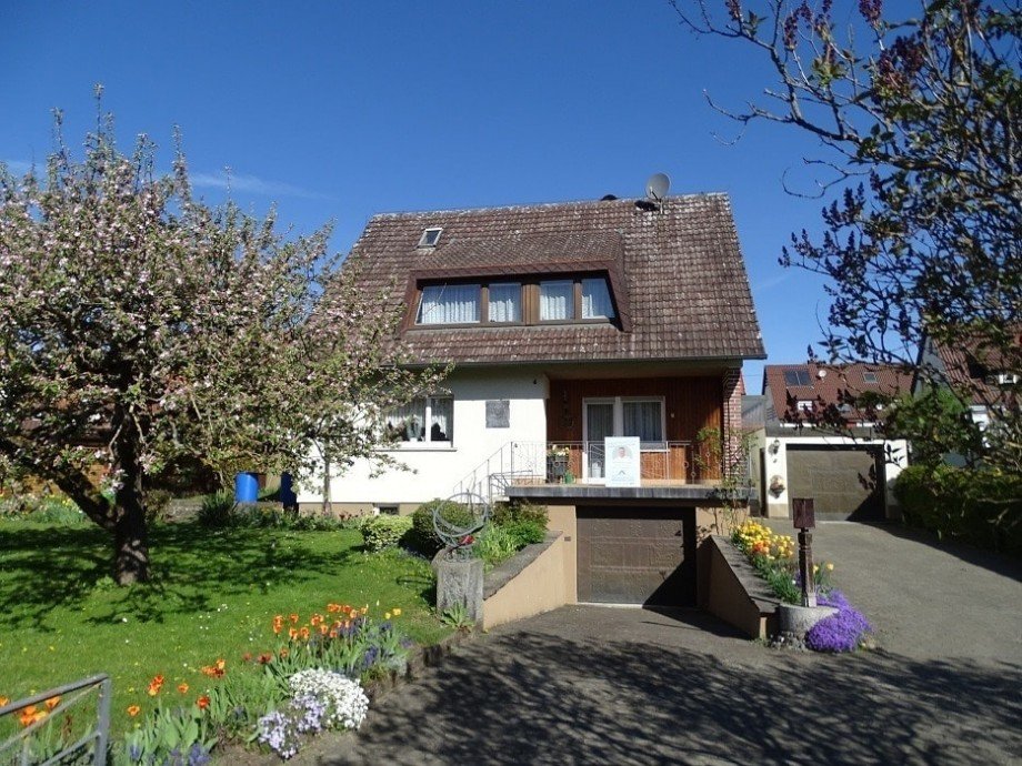 Frontseite Einfamilienhaus Tuningen