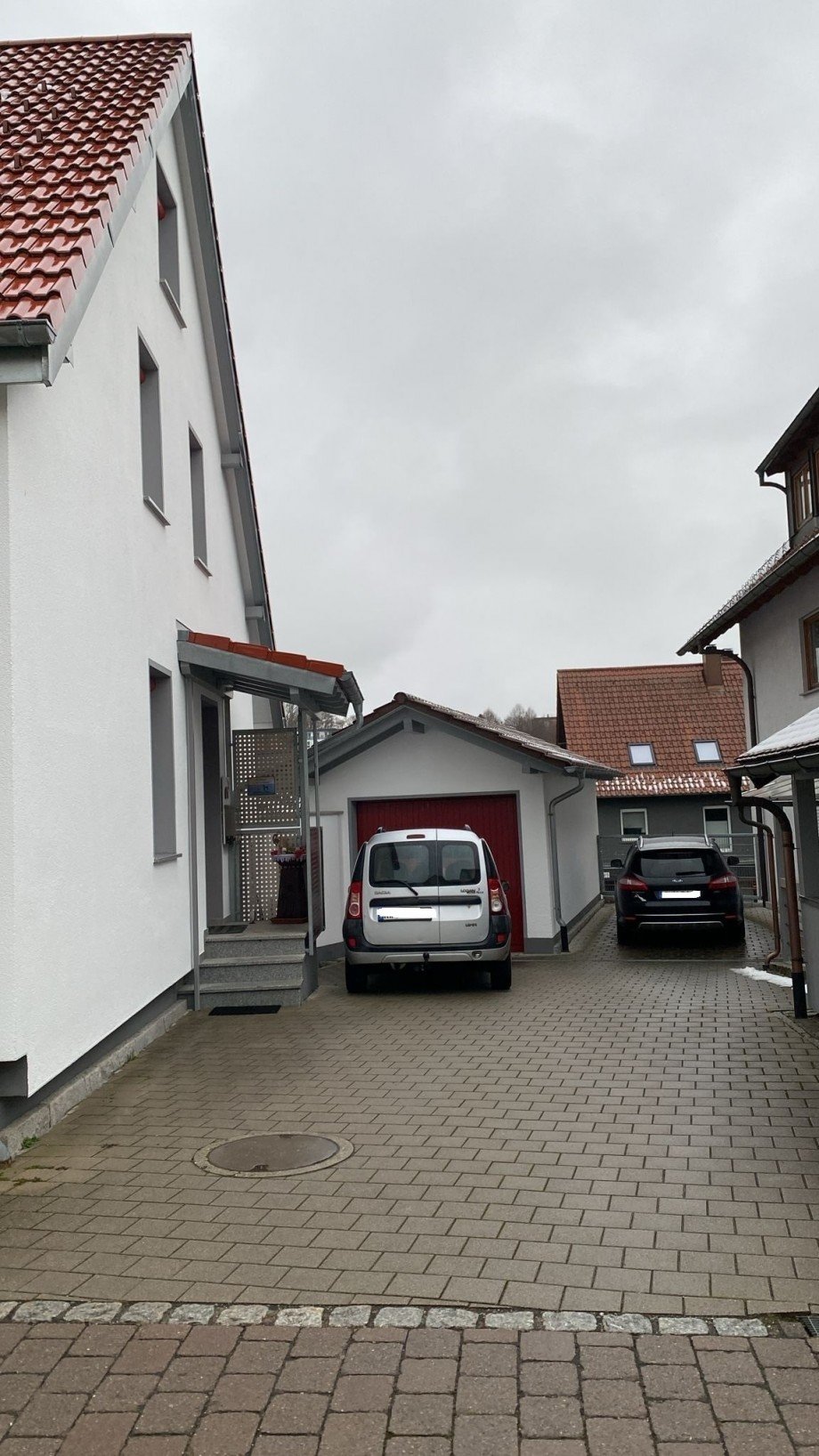 Hofeinfahrt und Hauseingang Einfamilienhaus Dunningen
