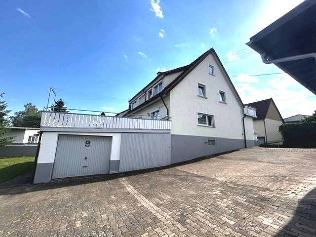 4 Garagen Zweifamilienhaus Neuhausen