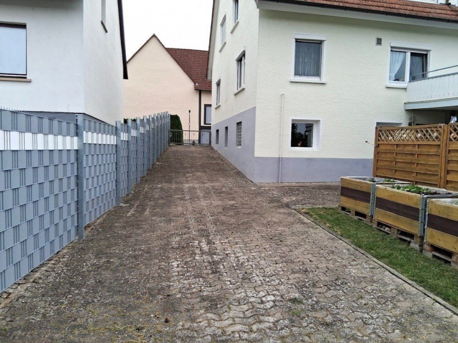 Platz ums Haus Zweifamilienhaus Neuhausen