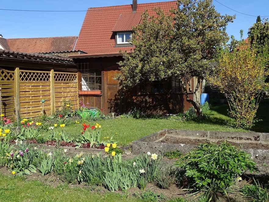 Gartenhaus mit �berdachtem Freisitz Einfamilienhaus Tuningen